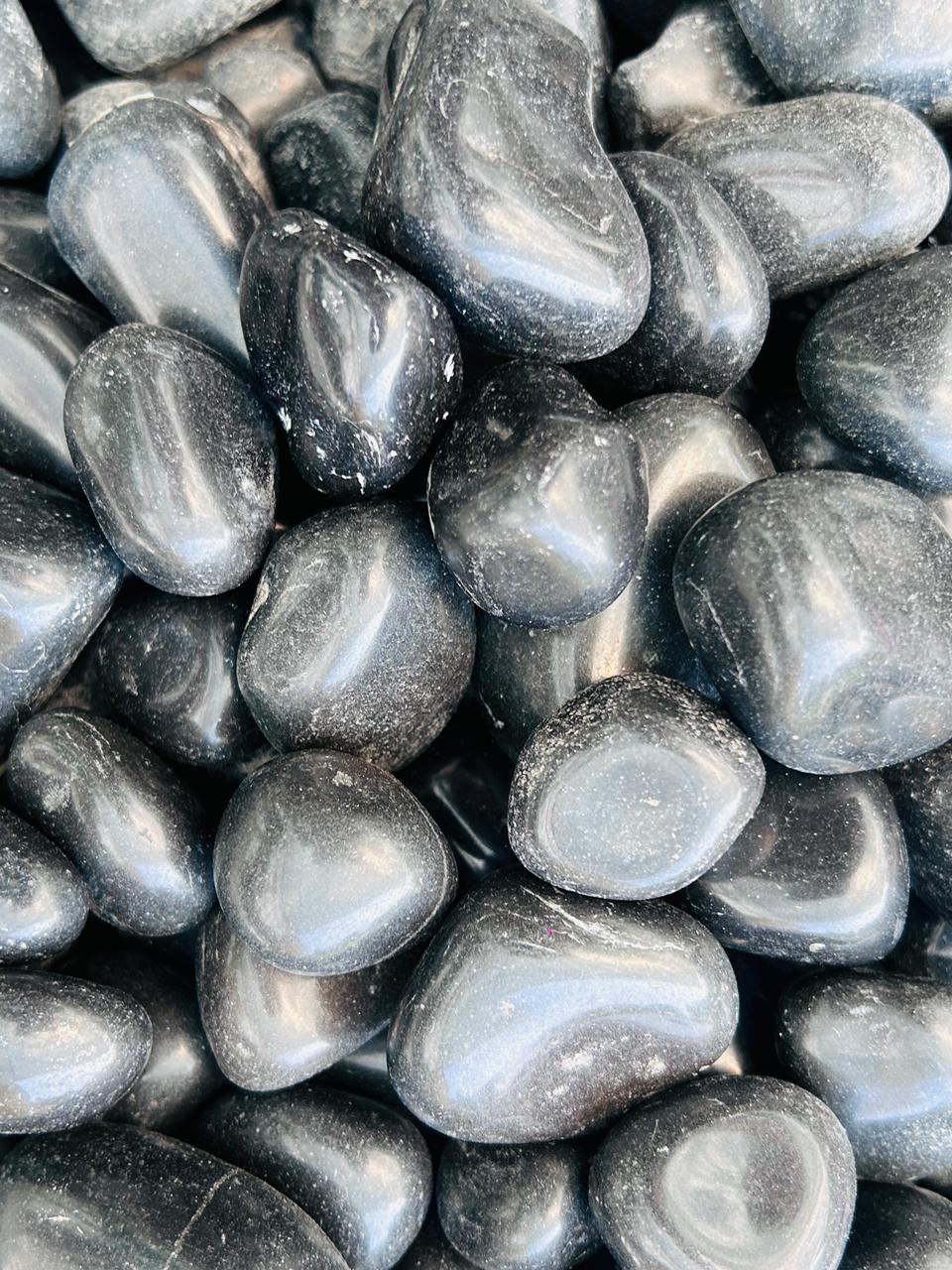 BLACK POLISHED PEBBLES