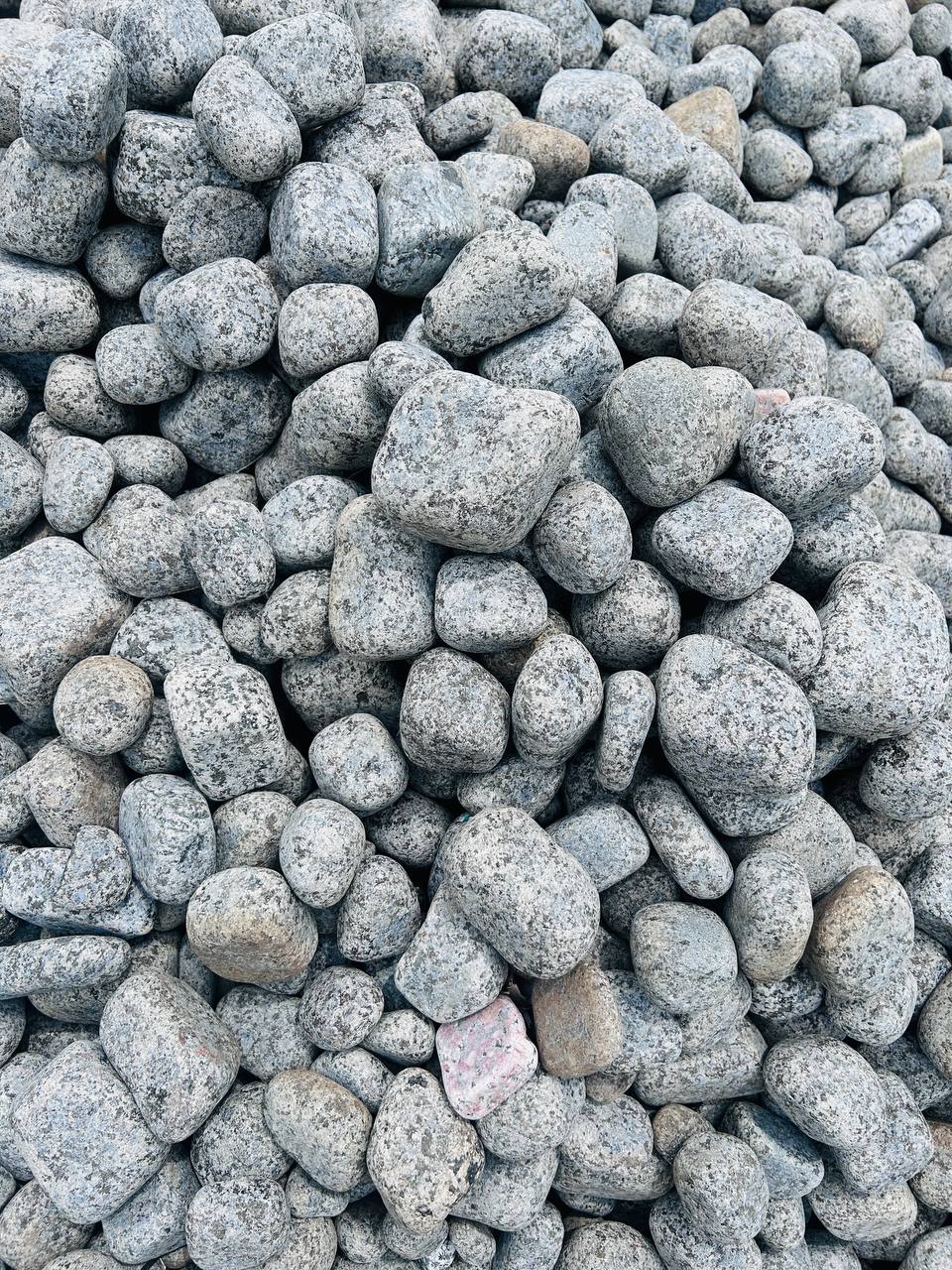 ARTIFICIAL OUTDOOR PEBBLE